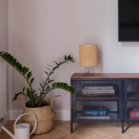 Spacious Brand New Modern In Old Town Apartamento