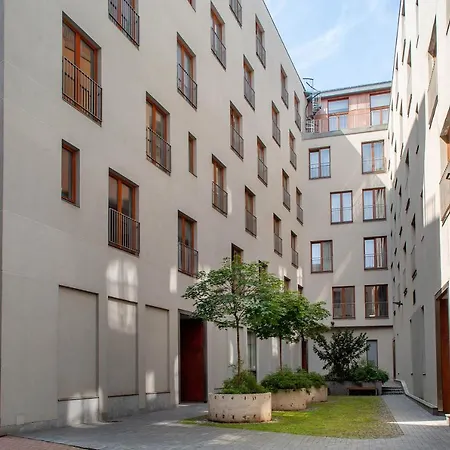 Spacious Brand New Modern In Old Town