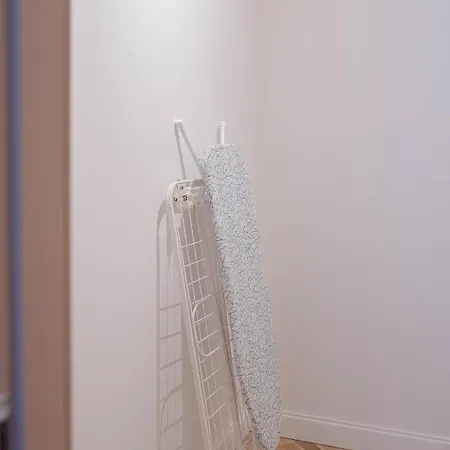 Spacious Brand New Modern In Old Town *