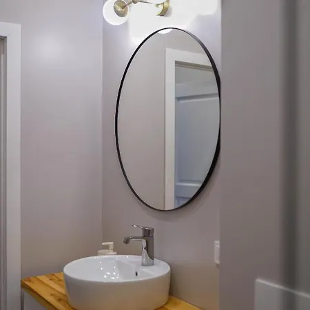 Spacious Brand New Modern In Old Town Апартаменты