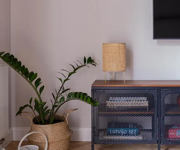 Spacious Brand New Modern In Old Town Dzīvoklis