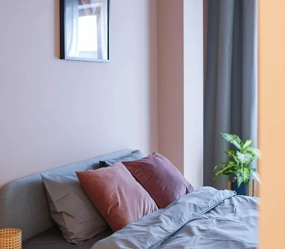 Spacious Brand New Modern In Old Town