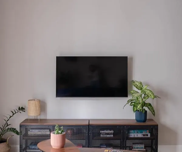 Spacious Brand New Modern In Old Town Dzīvoklis *