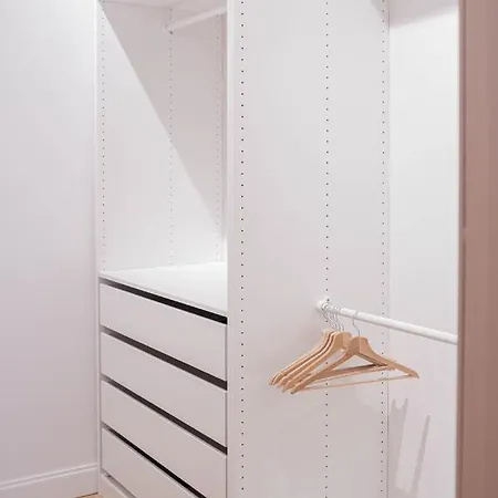 Spacious Brand New Modern In Old Town Apartment Riga
