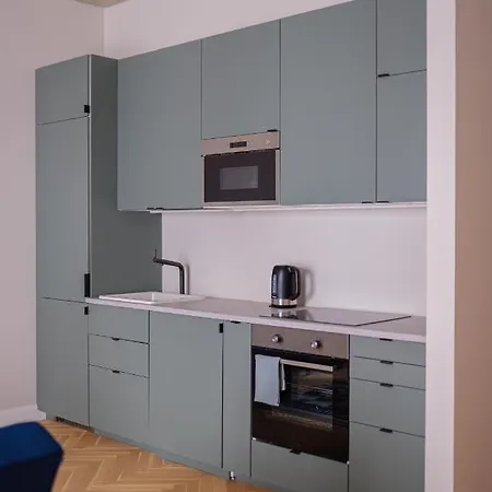 Spacious Brand New Modern In Old Town Апартаменти *