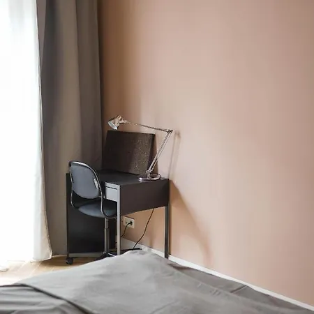Spacious Brand New Modern In Old Town
